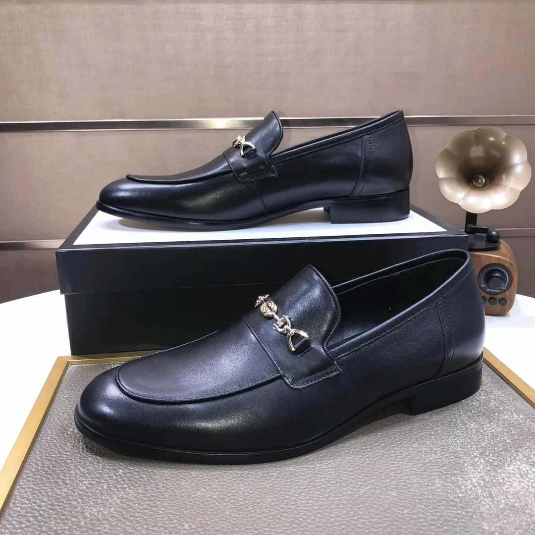Men's shoes💰500💰Italy's top luxury men's shoe giant (GUCCI) (Gucci) (full cowhide lining) new arrival🍃Original European style🔰 Pleasant to the eye😍In order to make the shoes more durable and non-deformable🌀The production continues to follow traditional methods but there is still no lack of innovation💪Choose original sheepskin for the leather♻️ Smooth and natural And extra bright ⭐Made of imported cowhide, the first choice of rich people 38-45 (45 customized)